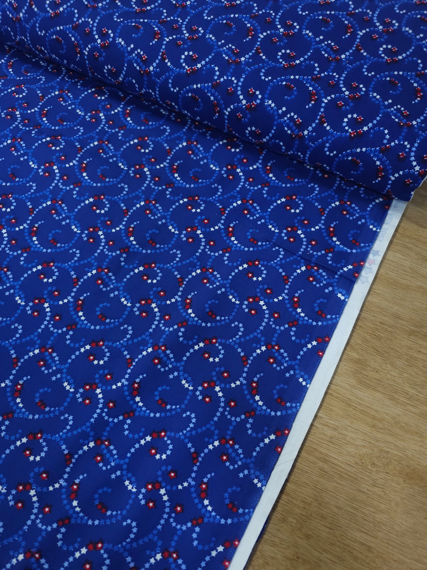 Blue/Red Star Chain 100% Cotton 108"