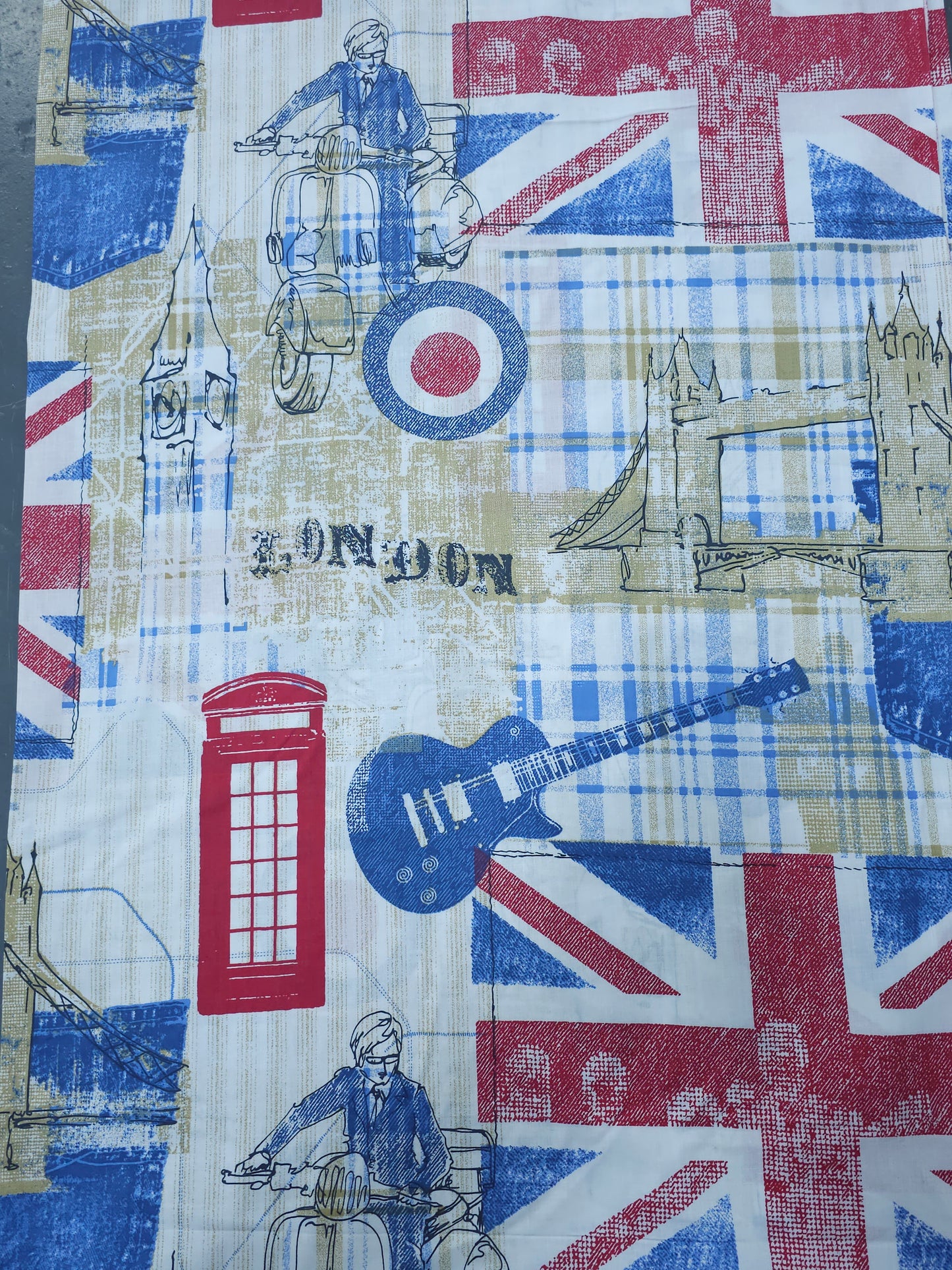 London Tourist Landmark 100% Cotton 94”