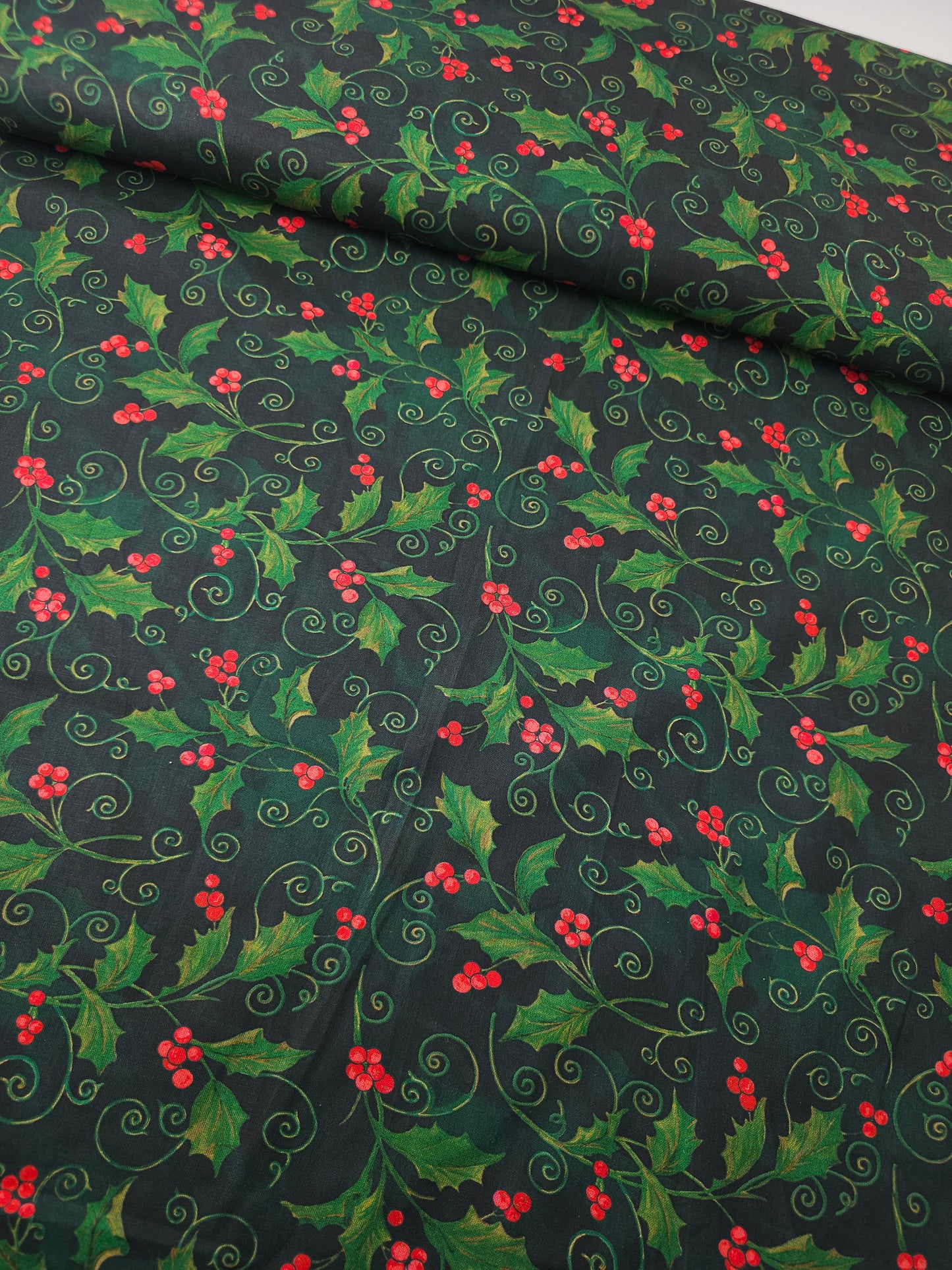 Christmas Holly Scroll 100% Cotton