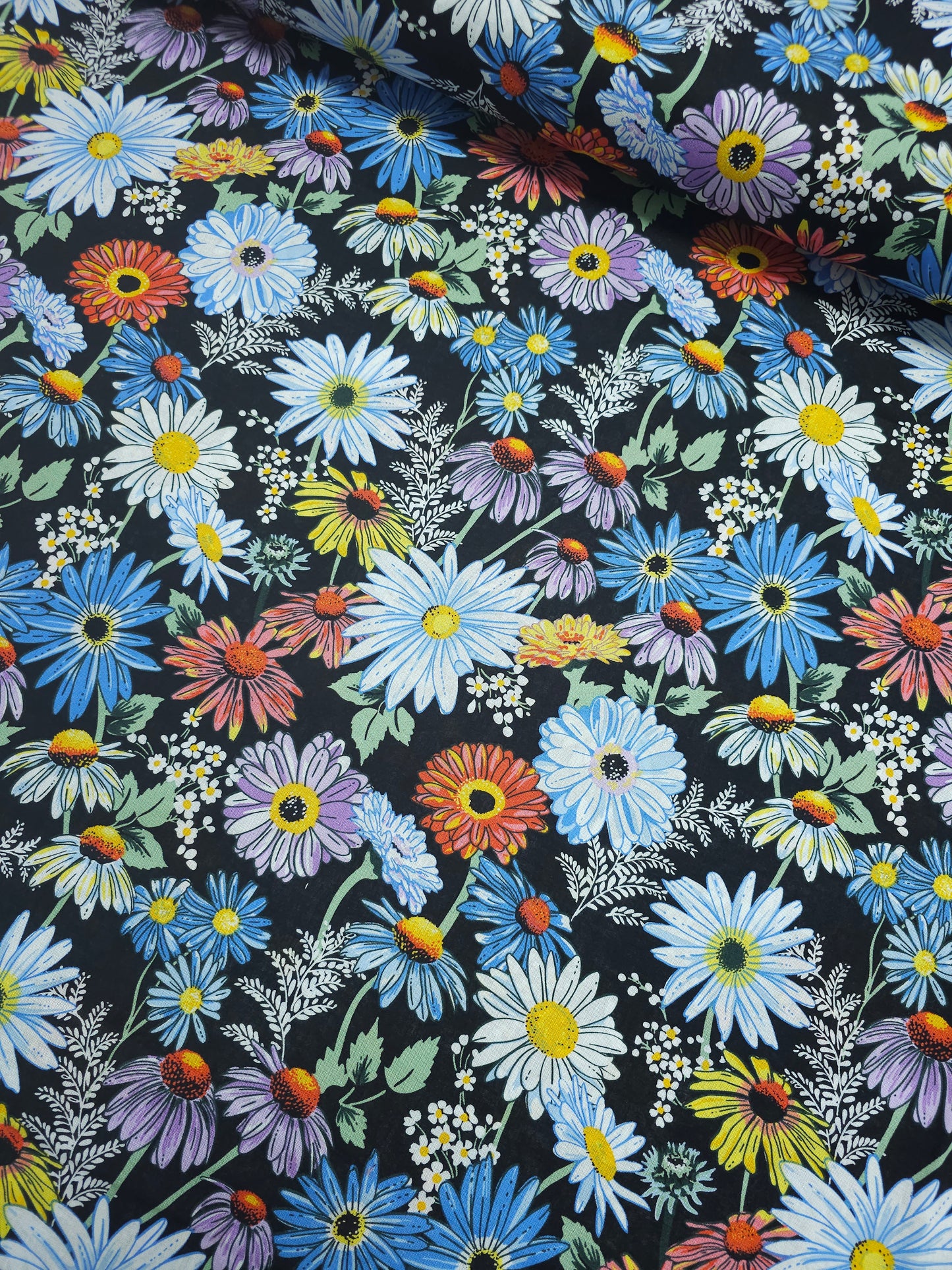 Multicolour Daisy Field 100% Cotton 60" - Vera Bradley