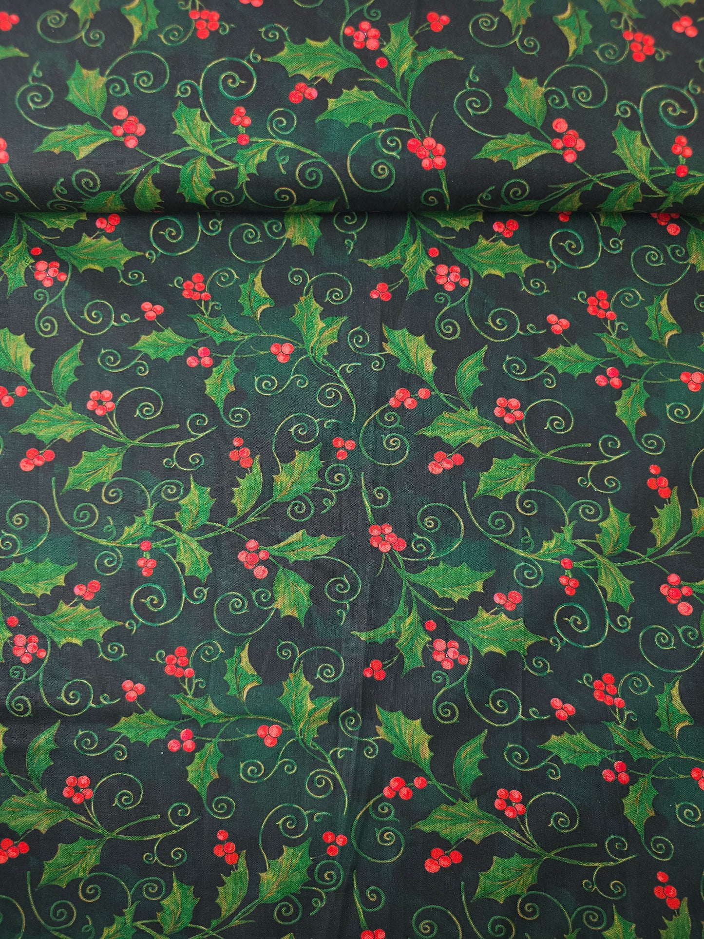 Christmas Holly Scroll 100% Cotton