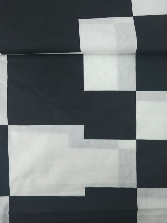 Black/White Big To Small Transition Square Check 100% Cotton 98"